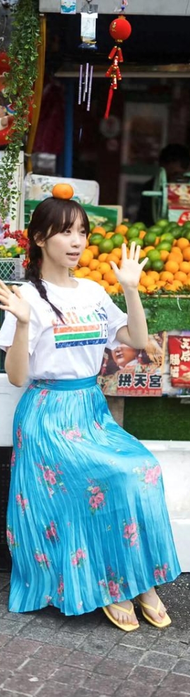 可盐可甜蜜女街拍