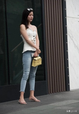 街拍——牛仔裤气质美女
！