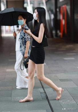 街拍166:行走中的美女