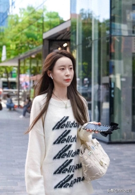 街拍141:行走中的美女