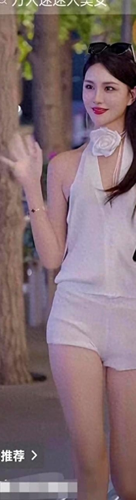 四川成都太古里时尚美女百搭街拍