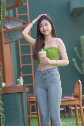 美女
街拍 | 牛仔裤美女
是谁的白月光？