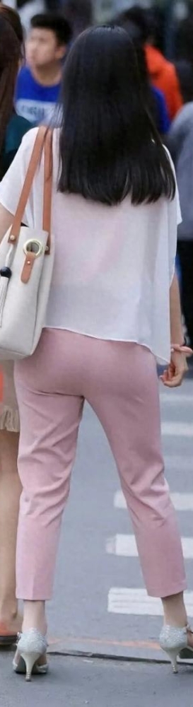 街拍美女
街拍图片气质美女
