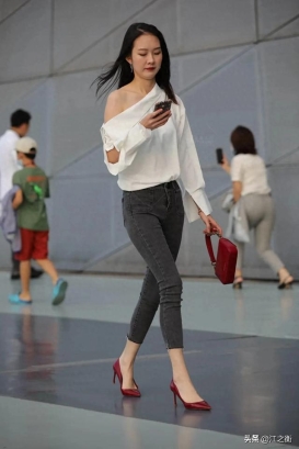 街拍美女
姐姐