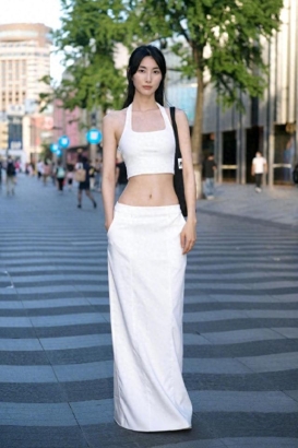 被杭州女生的街拍惊艳了！上衣露腰、裙子露胯，性感却不庸俗