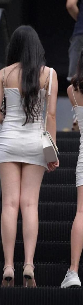 街拍图片气质玉人短裙玉人