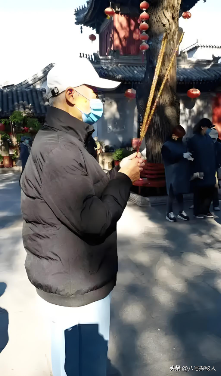 14年儿子坐马航失联，多年后父亲收到回信，坚信儿子去了平行世界
