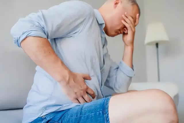 医生发现：最伤肝脏的行为，不是喝酒！而是每天频繁的去做这4事