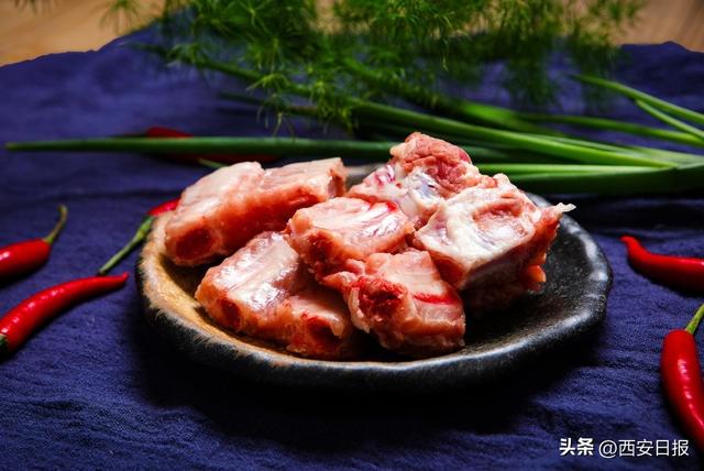 焯水不是简单煮一下！这 6 类必须焯水的食物，你可能一直都没焯对