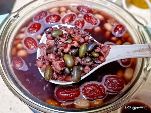 农历二月初一，老人说“初一吃4样，福气跑进门”，到底指哪4样？