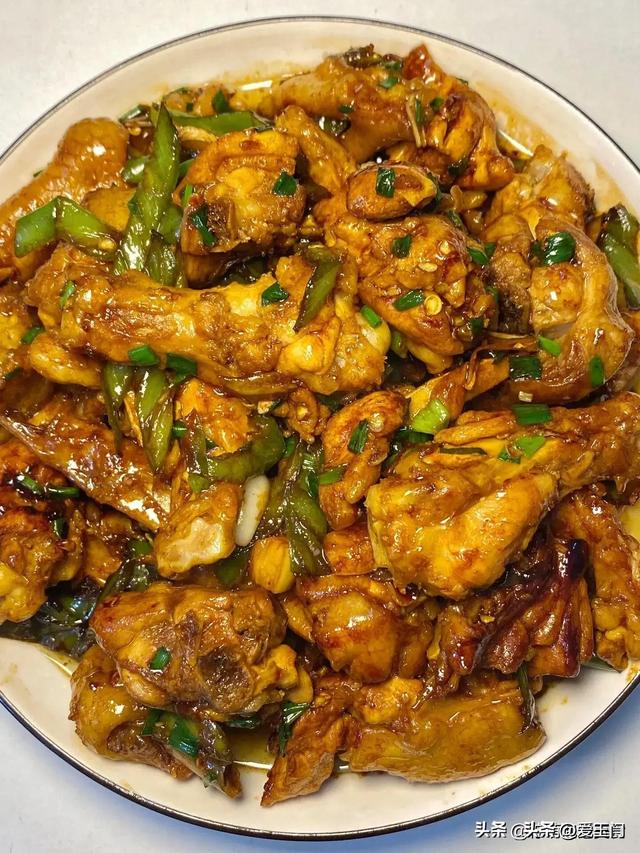 春天，牛肉羊肉靠边站，多吃它，高蛋白低脂肪，随手一炒，太香了