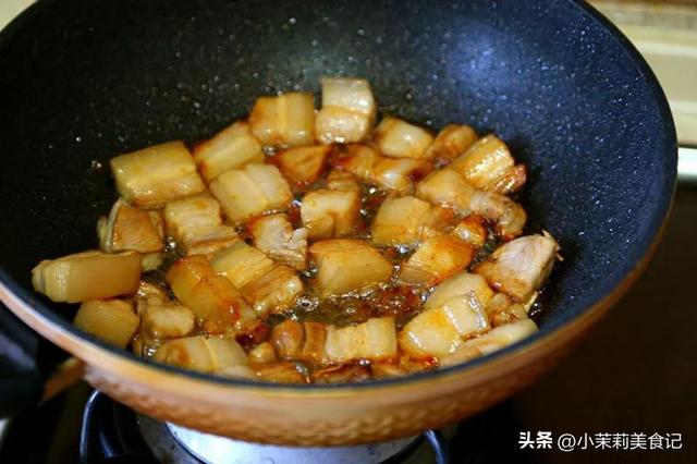 今日二月初一，牢记：1不出，2不做，吃3样，寓意生活富裕日子顺