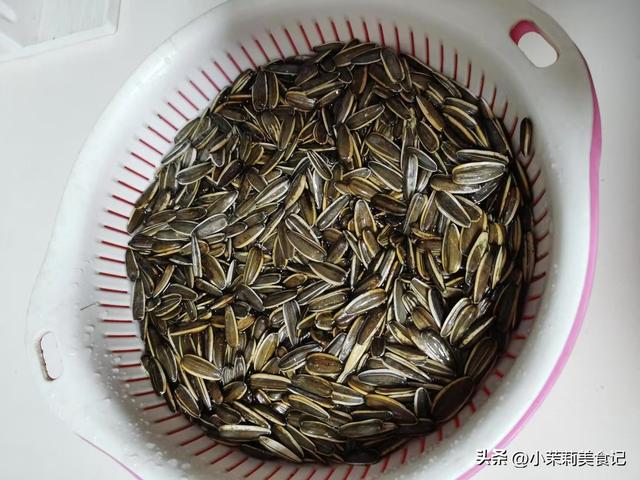 今日二月初一，牢记：1不出，2不做，吃3样，寓意生活富裕日子顺