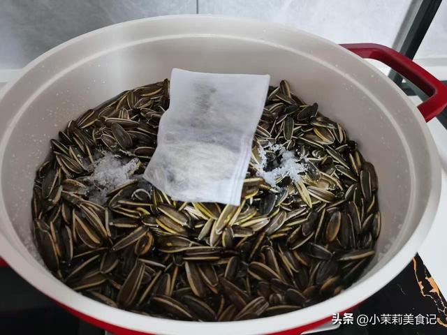 今日二月初一，牢记：1不出，2不做，吃3样，寓意生活富裕日子顺