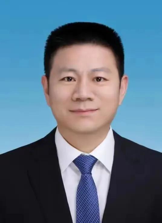 今日中纪委深夜打一“俊虎”，清华高材生，长得非常俊俏却腐败