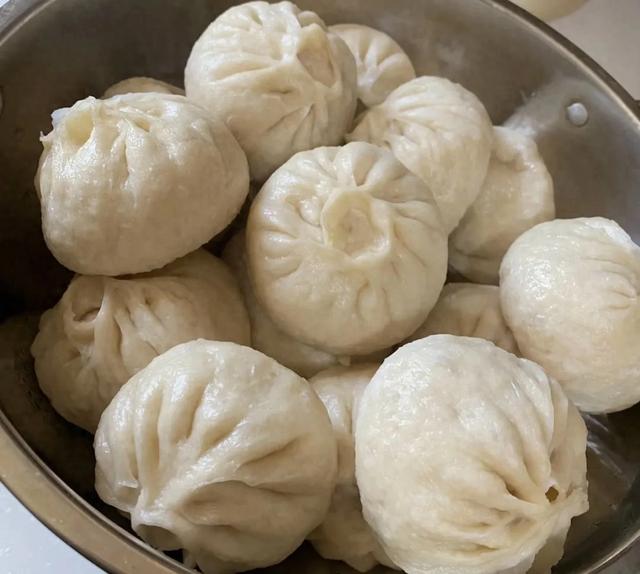 蒸包子，用生肉还是熟肉？学会3个诀窍，肉馅紧实更好吃！