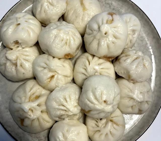 蒸包子，用生肉还是熟肉？学会3个诀窍，肉馅紧实更好吃！