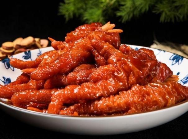 一只鸡就俩爪子，为何天天都有大量鸡爪出售？卖鸡老板道出了来源
