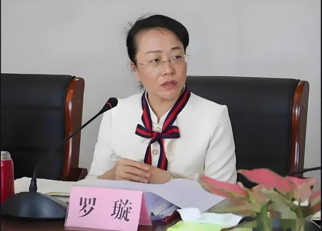 江西女贪官罗璇落马，五毒俱全，主动投案，照片曝光，富贵逼人
