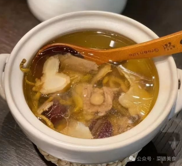 鸽子汤怎么炖补气血，这4道鸽子汤，最是补气增血