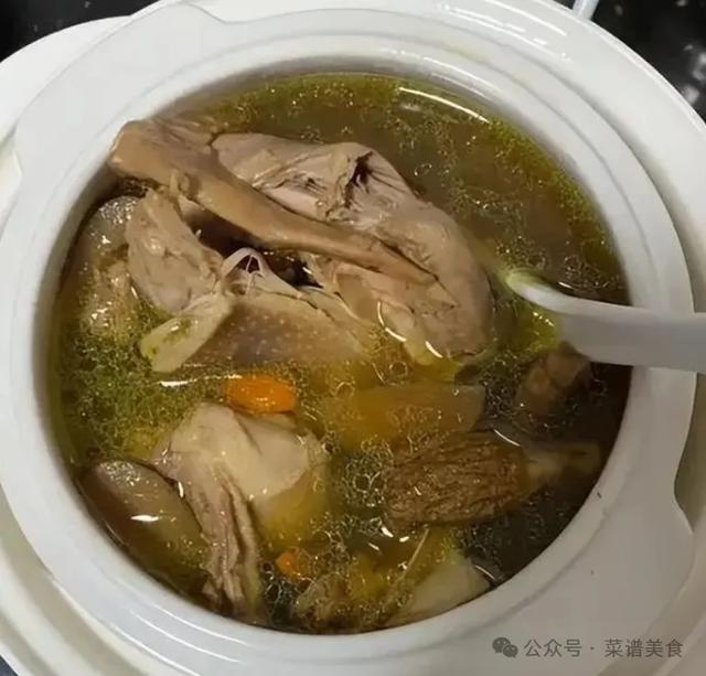 鸽子汤怎么炖补气血，这4道鸽子汤，最是补气增血