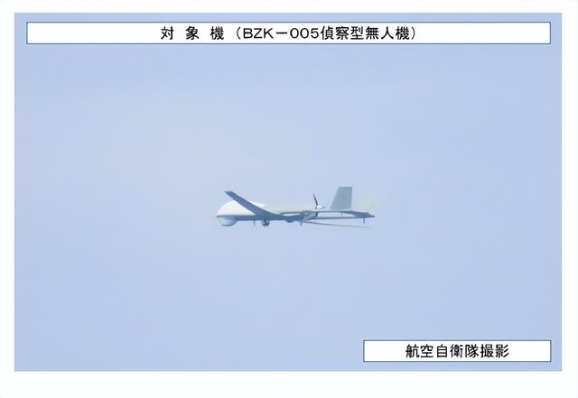 太突然了！2架中国军机突然抵近美航母，美日舰队毫无招架之力？