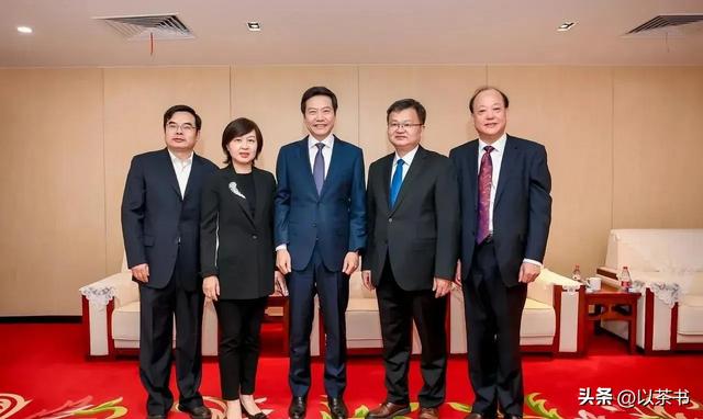 原来她就是雷军的妻子，怪不得做什么都能来财，娶一个贤妻旺三代