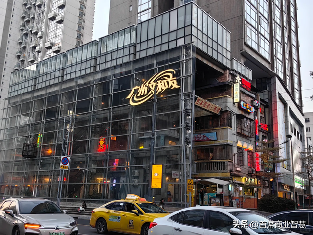 空铺、撤场、闭店率80%！曾一天排队3000桌的“顶流”网红凉了？