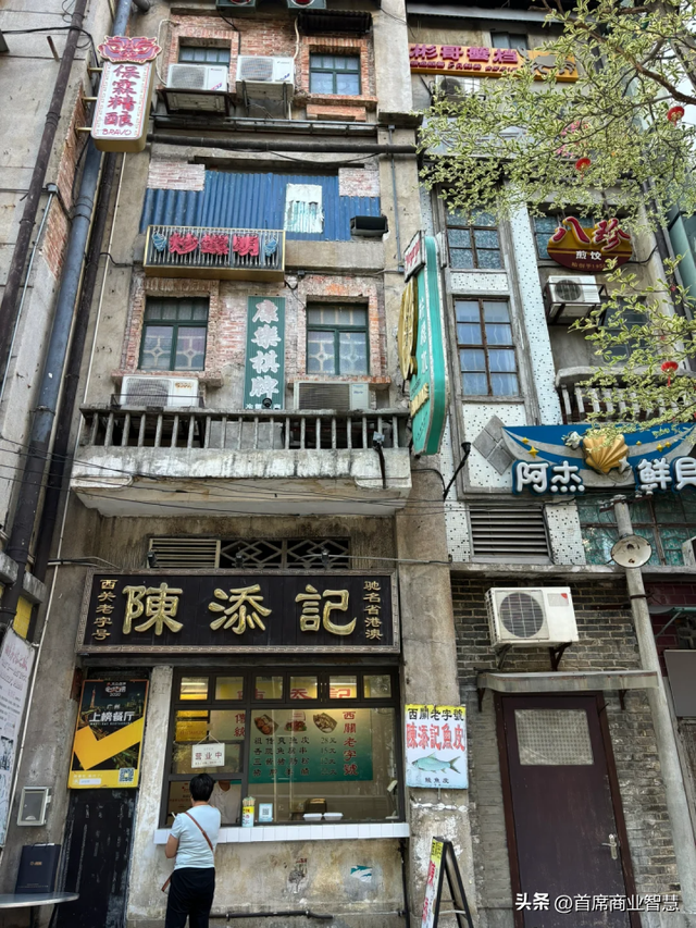 空铺、撤场、闭店率80%！曾一天排队3000桌的“顶流”网红凉了？