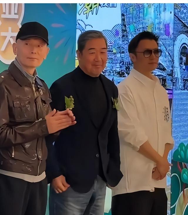 北京这夜，被“挤到靠边站”的成龙，让人看到了娱乐圈的人情冷暖