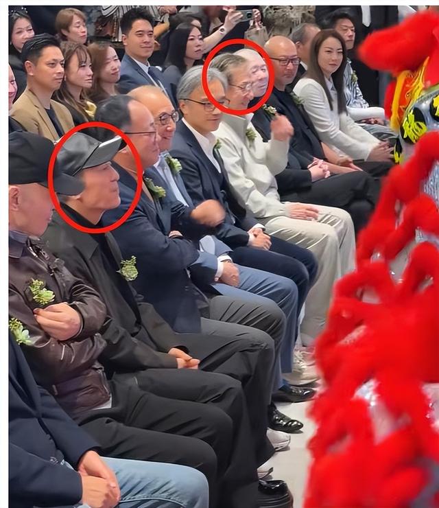 北京这夜，被“挤到靠边站”的成龙，让人看到了娱乐圈的人情冷暖