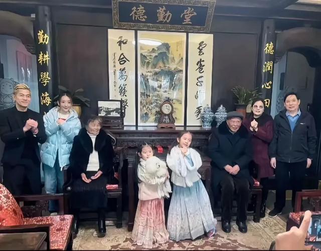 郭富城罕见回东莞祭祖，阔气祖屋已成文物，妻子方媛刚在国外被抢