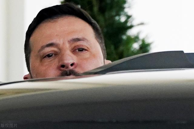 最坏的情况出现，泽连斯基被轰出白宫？乌克兰人哭了，事情不简单
