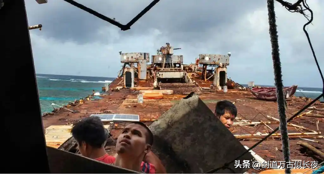 要跑路了？仁爱礁菲坐滩军舰浓烟滚滚，焚烧废品还是毁灭证据？