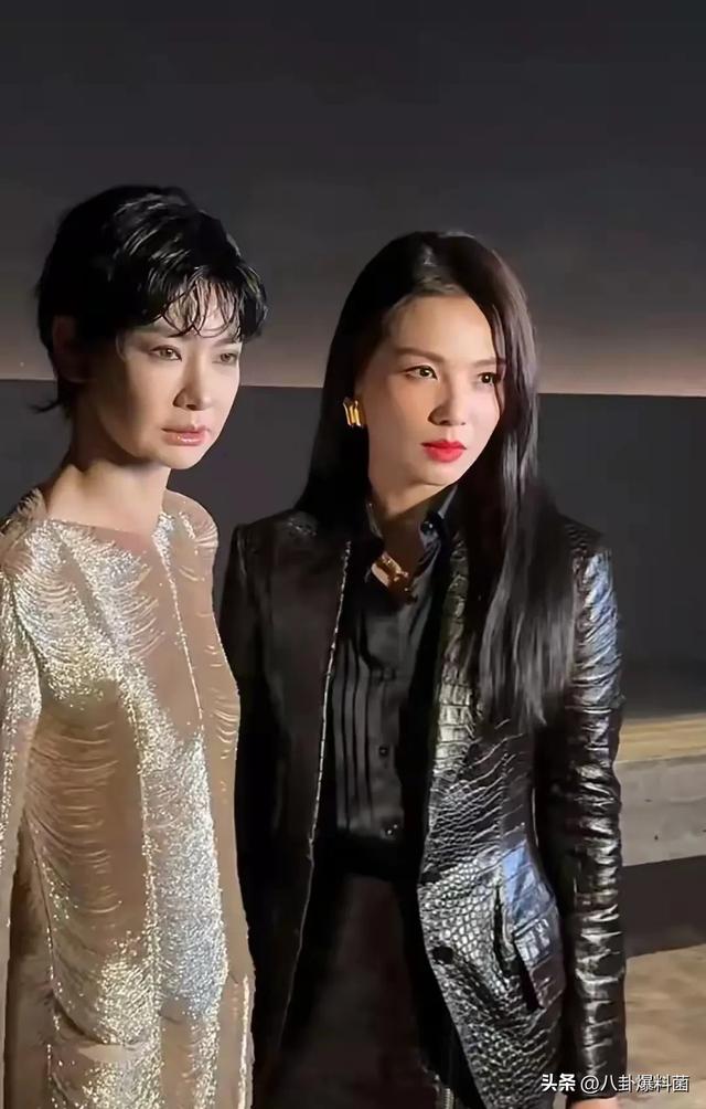 《妻子的浪漫旅行2025》开播，比节目更精彩的，是戚薇的脸！