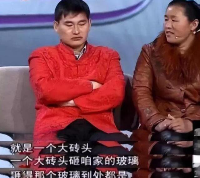 过个新年，大衣哥欲哭无泪！家门口挤满了要钱的人，还动起了手来