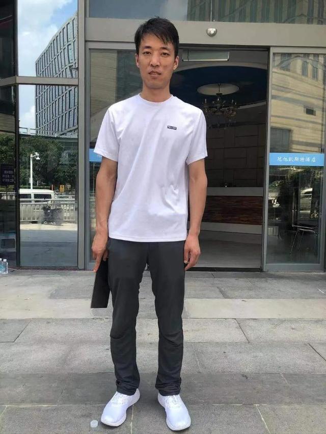 暴雨中砸车救人的“菜刀哥”李坤朋将于3月5日安葬 家人：儿女正值升学之际，一时无法接受