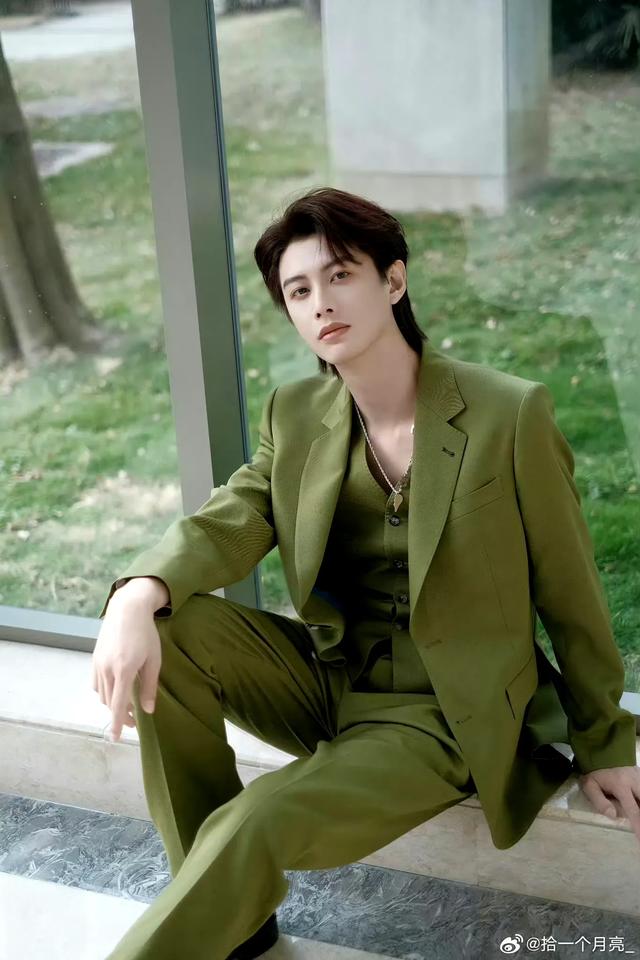 短剧演员何健麒被曝出轨！于正换角！多人运动！聊天打赏记录曝光