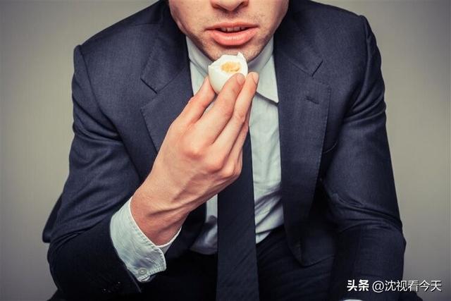 每天一个水煮蛋，是养肝还是伤肝？吃鸡蛋注意3点，可放心吃