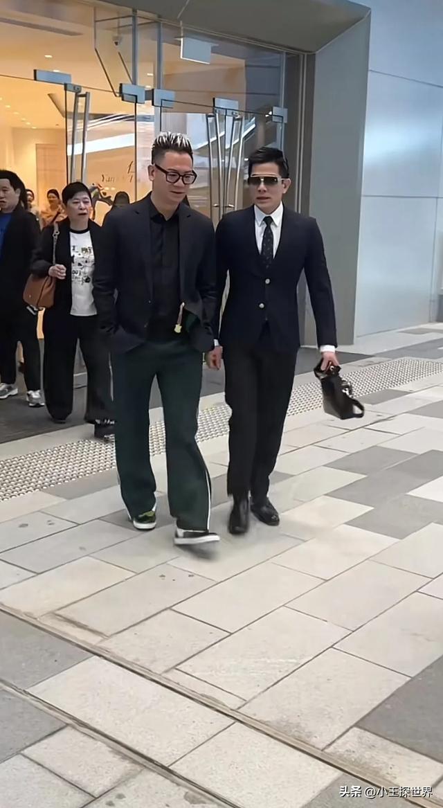 郭富城现身香港马场观赛，染回黑发瞬间年轻20岁，颜值重回巅峰