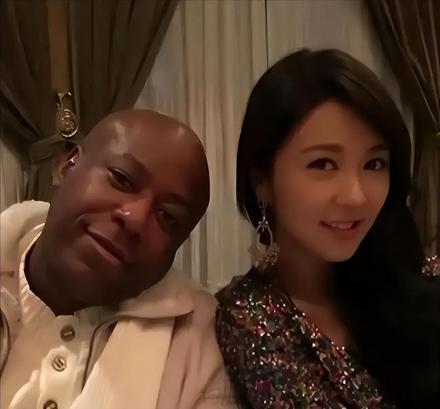 “香港最后一个天后”，被拍到与黑人同出入酒店，今43岁单身一人