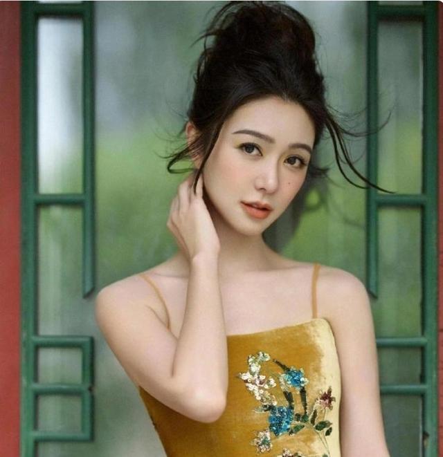 “香港最后一个天后”，被拍到与黑人同出入酒店，今43岁单身一人