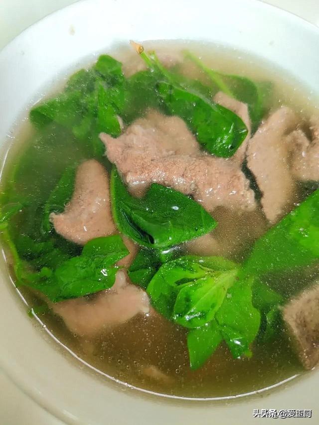 百病不离肝，建议中老年人，春天常吃这5菜，降肝火助睡眠