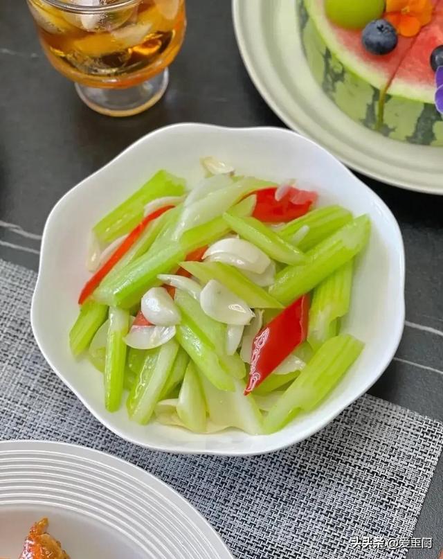 百病不离肝，建议中老年人，春天常吃这5菜，降肝火助睡眠