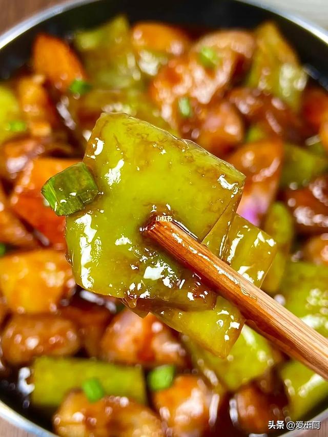 它是“维C之王”，比番茄高10倍，隔天吃1次，散寒祛湿、还减脂
