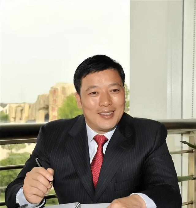 又一中国女首富崛起，以7800亿超越华为成最大民企，她钱哪来的？