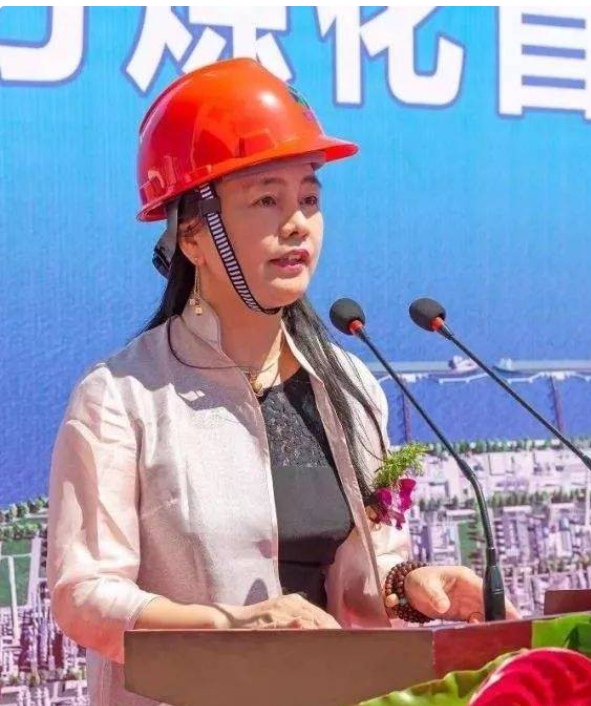 又一中国女首富崛起，以7800亿超越华为成最大民企，她钱哪来的？