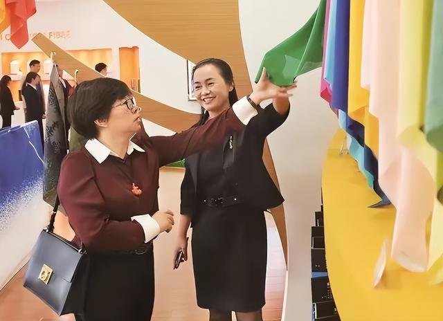 又一中国女首富崛起，以7800亿超越华为成最大民企，她钱哪来的？