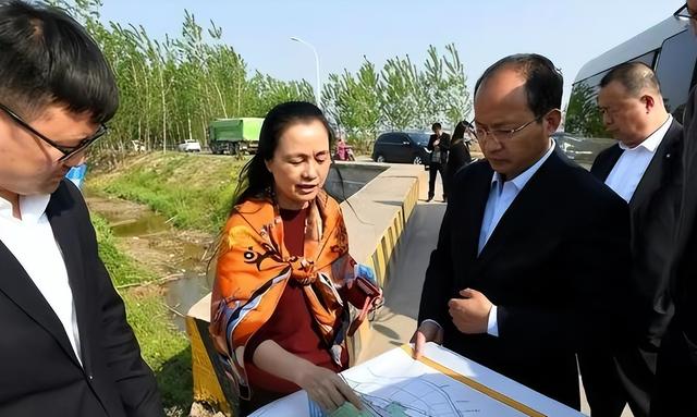 又一中国女首富崛起，以7800亿超越华为成最大民企，她钱哪来的？