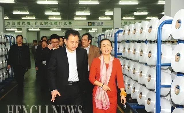 又一中国女首富崛起，以7800亿超越华为成最大民企，她钱哪来的？
